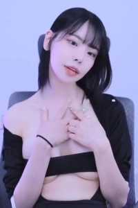 검은띠 하나로 가슴 가린 기룡이 아슬아슬 언더붑 레전드