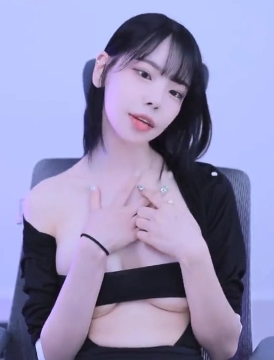 검은띠 하나로 가슴 가린 기룡이 아슬아슬 언더붑 레전드